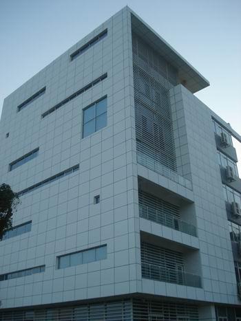 建筑鋁扣板-滾涂鋁扣板廠家為你解答滾涂的特點有哪些呢