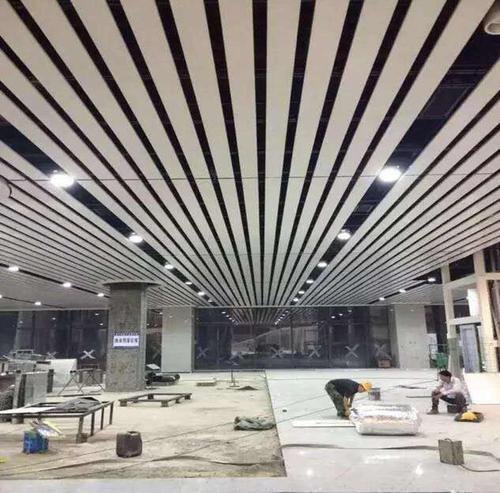 加油站鋁扣板-加油站吊頂為什么指定用S型高邊防風(fēng)鋁條扣