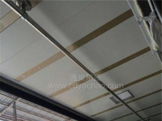 銀川集成吊頂廠家-聽佛山鋁天花廠家講講不同鋁掛片吊頂?shù)奶攸c(diǎn)